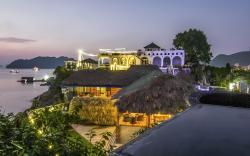 Le Pont Bungalow Hostel