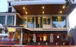 Premium Legian Hotel