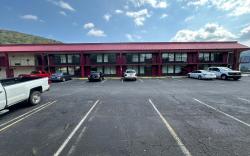 Hotel Red Rose by Townhouse Covington I-64