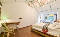 Family Home with bathtub in Jonker Street (15Kuli)