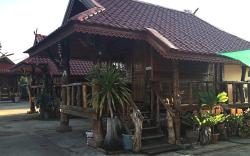 Ruenmai Homestay Lahansai