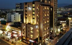 Urban Island Hotel