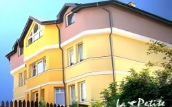 La Petite APARTMENTS & ROOMS