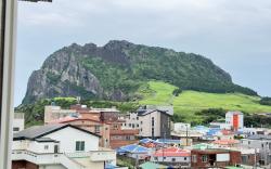 Pureun Jeju Pension