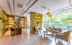 Hangzhou West Lake Hubin Yintai Atour Hotel                                                 