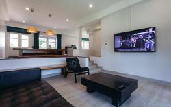 F5 3 Bed Rooms Beach house, full kitchen