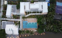 The B Resort