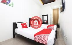 Super OYO 89678 Ady Hotel