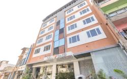 OYO 43037 Hotel Diamond Plaza