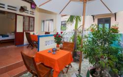 Bougain Villeas Homestay