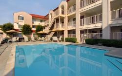 California Inn and Suites