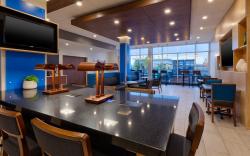 Holiday Inn Express and Suites Eau Claire West I-94 By IHG