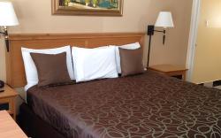 Bluebird Day Inn & Suites