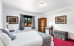 The Honest Lawyer, Ascend Hotel Collection