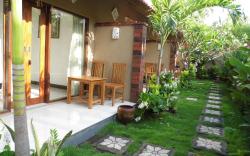 Made Taro - Menjangan Homestay