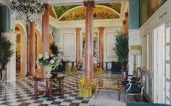 Queens Hotel