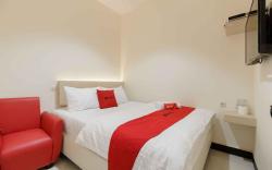 RedDoorz Plus near Millenium ICT Centre Medan 2