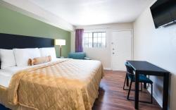 Executive Inn and Kitchenette Suites