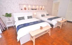 New Riverbank Suites - Waterfront Sunset View