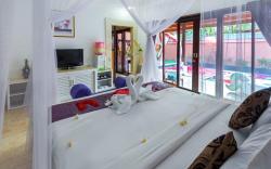 1BR Honeymoon Private Pool Villa In Heart of Kuta