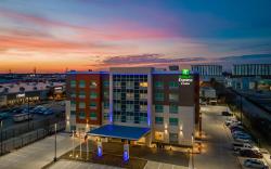 Holiday Inn Express And Suites Houston - Memorial City Centre By IHG