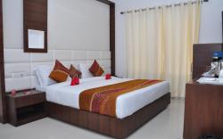 OYO 2044 Hotel Premier