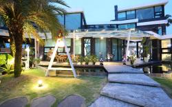 Maple House Riverside