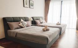SKY VIEW Seaview Studio for 2-5pax near Gurney 143