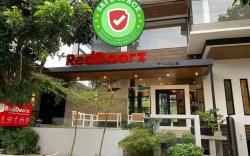 RedDoorz @ Anton's Loft Designer Resort Pansol Calamba Laguna