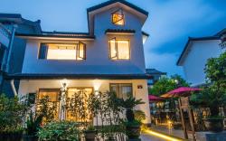Handshake Hostel