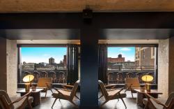 Henri on 24 Hotel Chelsea, Sonder