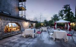 Hotel Colony