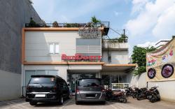 RedDoorz near Puri Indah Lippo Mall 2