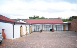 Oppi Hoek Guest House