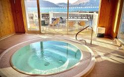 Hollytree Hotel and Swimming Pool