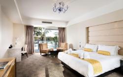 Swan River Hotel