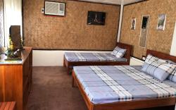 Mum Nitz Guest House (CP# 0961 180 2549)