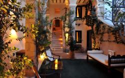 Hotel V...