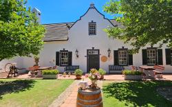 De Leeuwenhof Estate Hotel