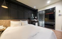 Vitamin Hotel