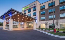 Holiday Inn Express & Suites Milwaukee - West Allis By IHG