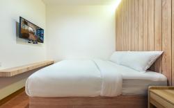 Siam Subway Hostel and Cafe