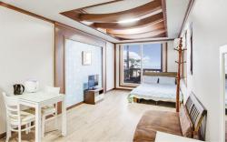 Namhae Mongdol Beach Pension