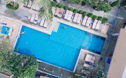 Ark Bar Beach Resort