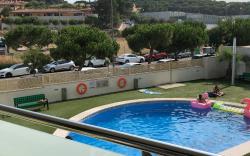 Comfortable Sunny Apartment With Swimming-pool