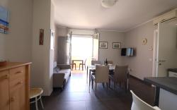 Modern Holiday Apartment With Wi-fi, Air Conditioning And Balcony Pets Allowed