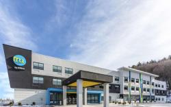 Tru by Hilton Vestal