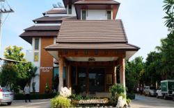 Chaophayathara Riverside Hotel