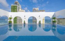 Golden Lotus Hotel Da Nang - Rooftop Bar Sea View