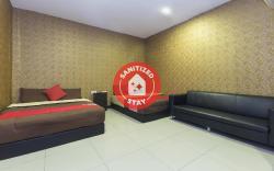 OYO 439 Night Queen Hotel